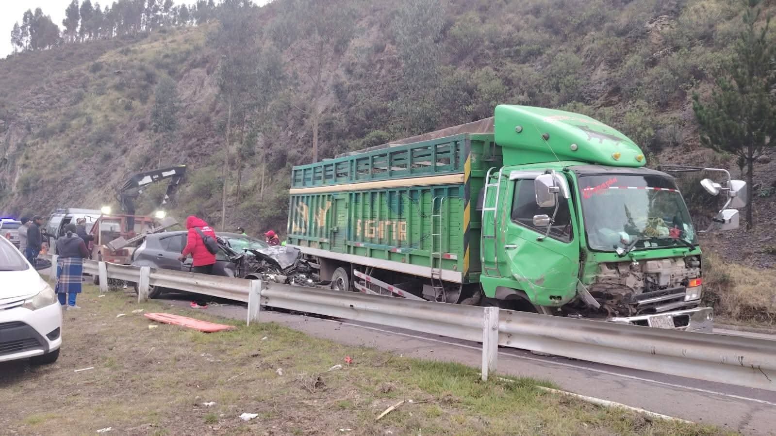 🚨 APARATOSO ACCIDENTE DE TRÁNSITO EN EL DISTRITO DE CHECACUPE VÍA CUSCO - SICUANI🚨